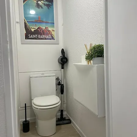 Wifi Parking, Tennis, Piscine Au Mileu Des Golfs De Valescure